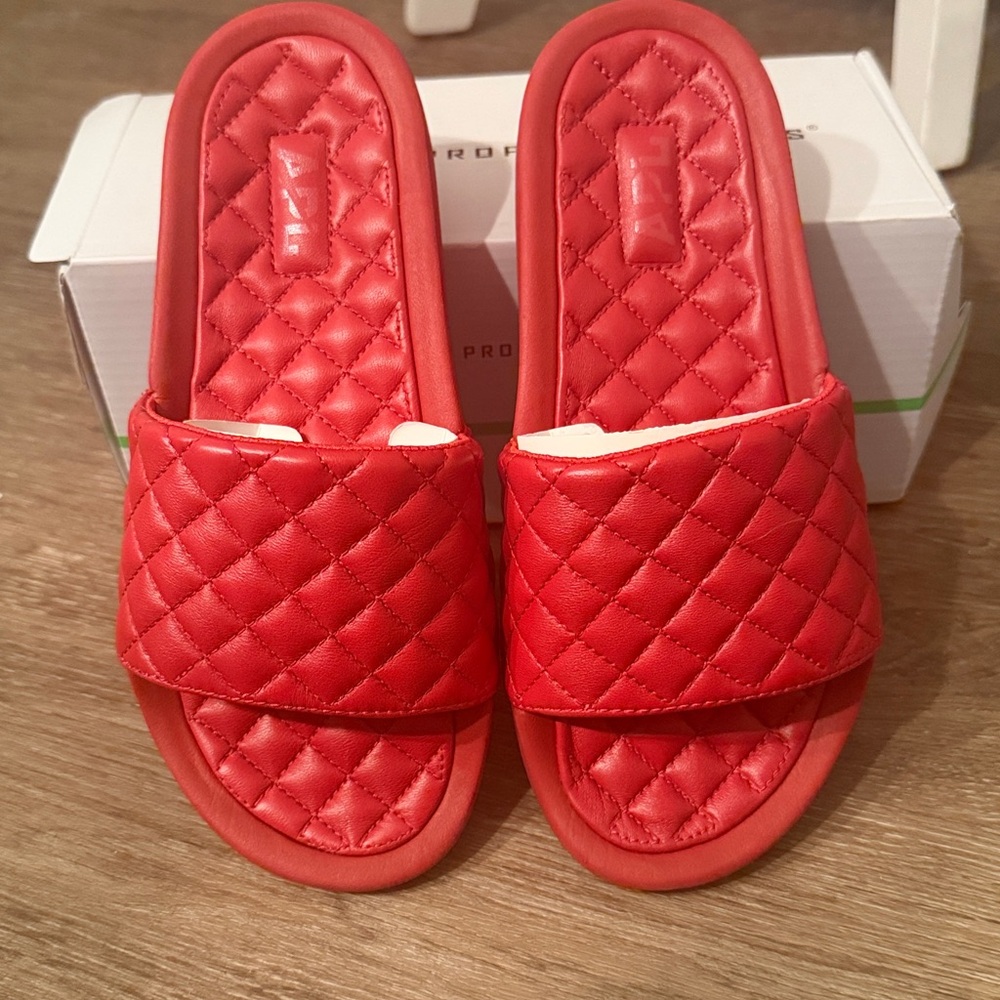 APL Women’s‎ Lusso Leather Slides, Size 6 Red NEW